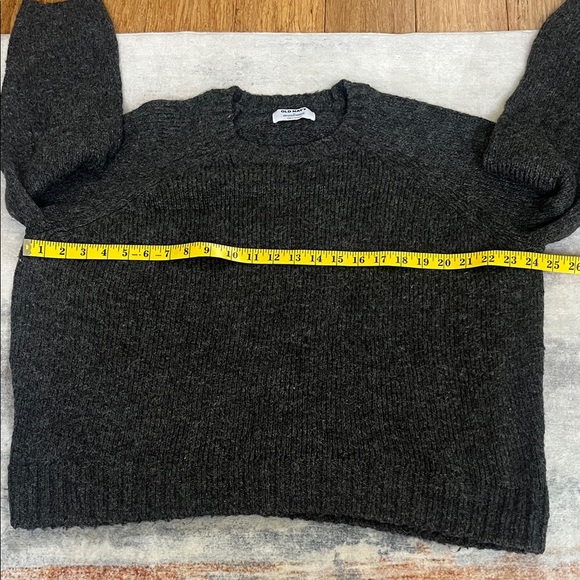 Old Navy Women's Dark Gray Crewneck Sweater - Picture 4 of 5
